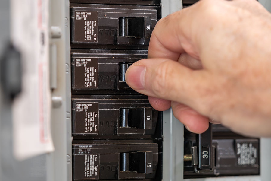 AC circuit breaker reset