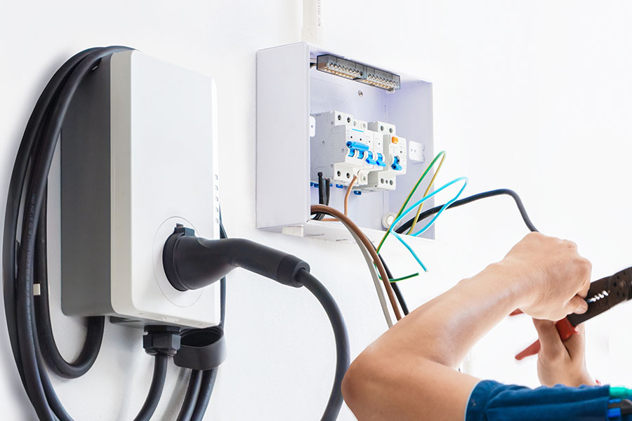 Reliable Electrician in Winfield
